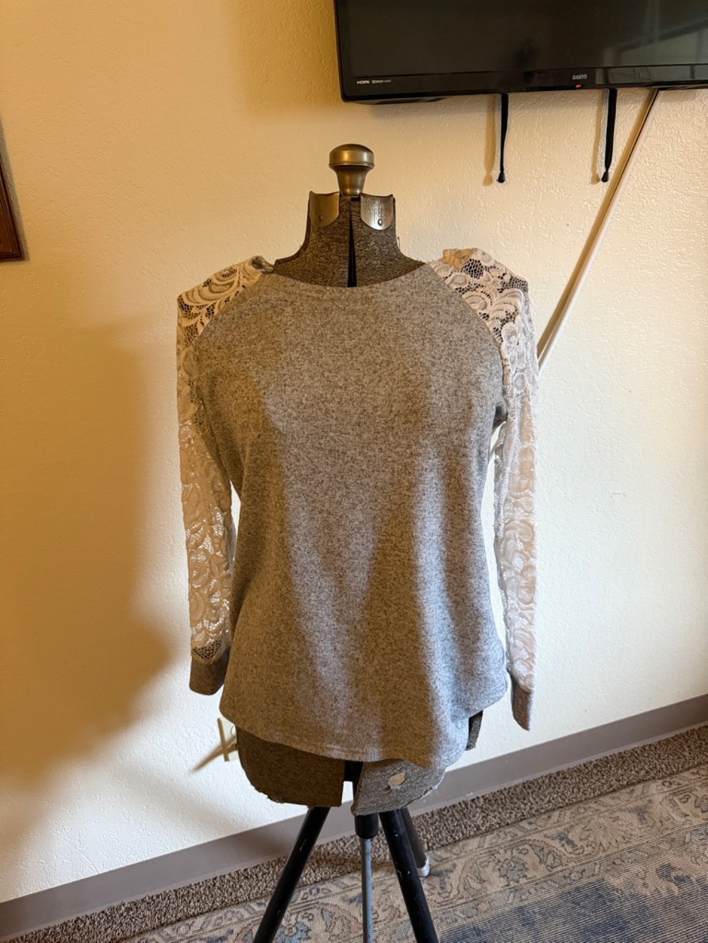 Women’s Grey Lace-Sleeve Pullover Sweatshirt